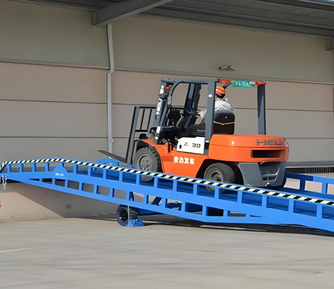 左贡移动式卸货平台（叉车用）